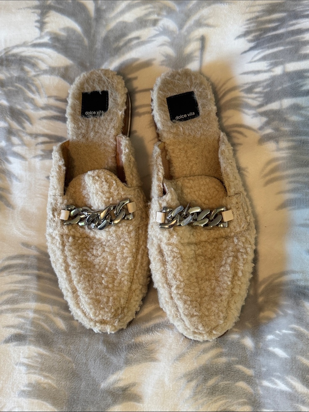 DOLCE VITA Cream Sherpa Chain-Trim Slip-On Mules